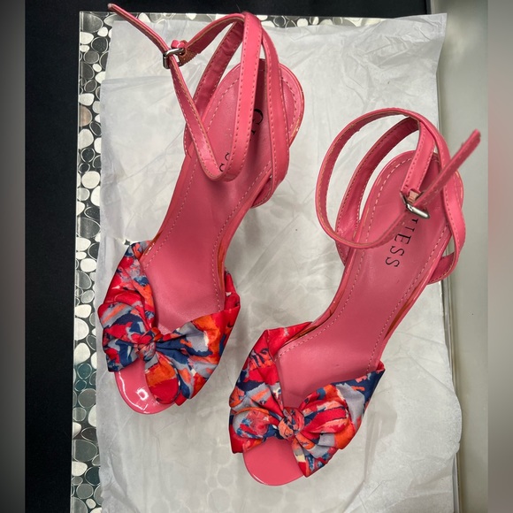 Guess Barbie Pink Floral Heels - Picture 5 of 6